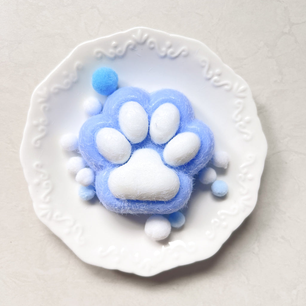 Kitty paws