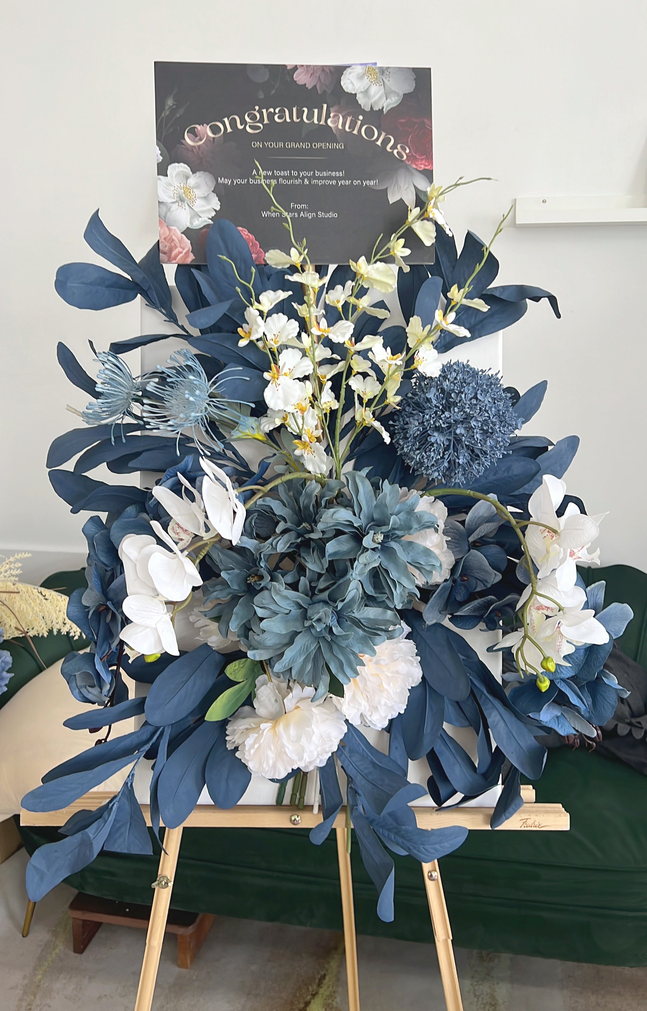 Unique Congratulatory Flowers Stand