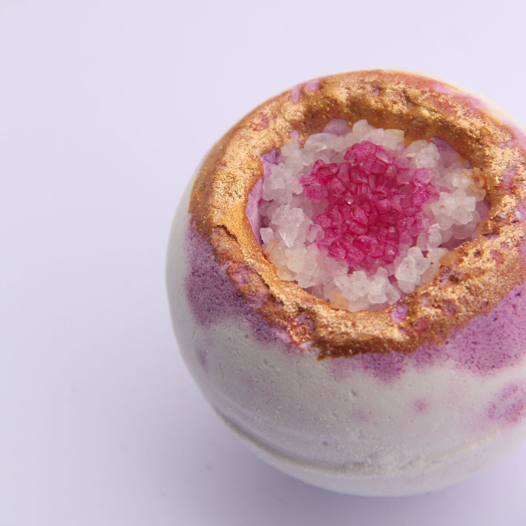 Myosotis Sylvatica GEODE Crystal Essential Oil & Mineral salts Bath Bomb