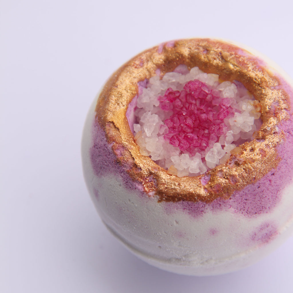 Myosotis Sylvatica GEODE Crystal Essential Oil & Mineral salts Bath Bomb
