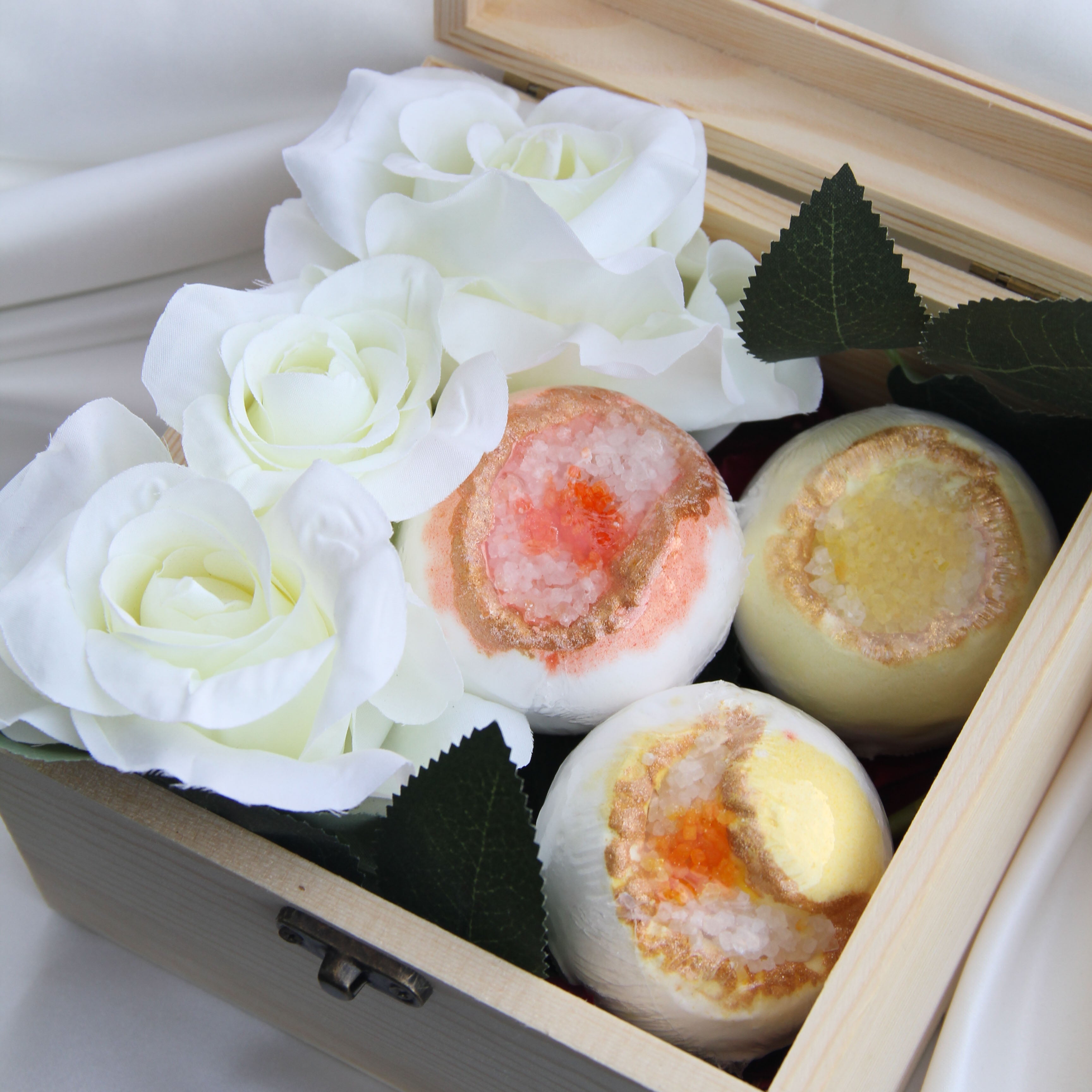 INDULGENCE Bath Bomb Rose Gift Set