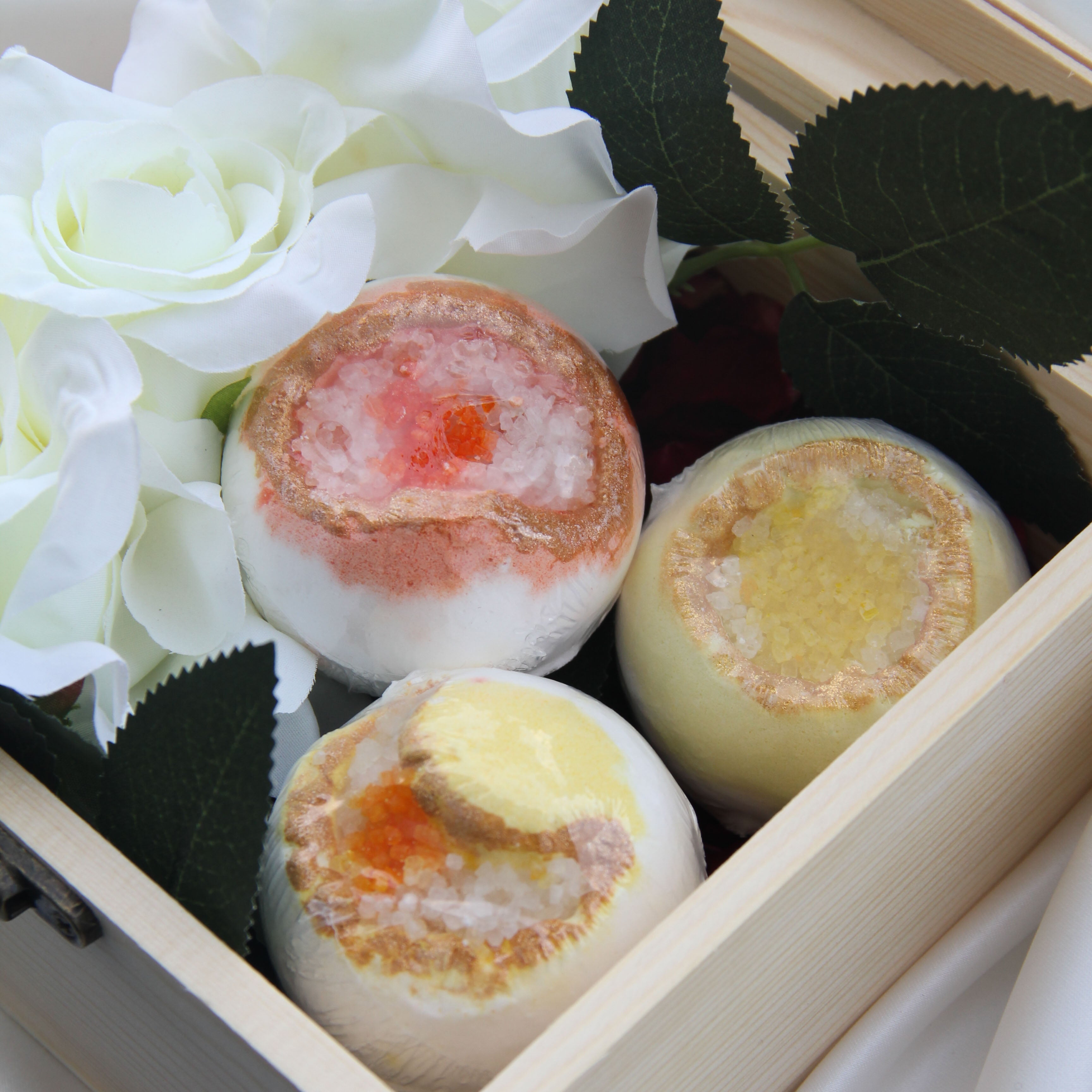 INDULGENCE Bath Bomb Rose Gift Set