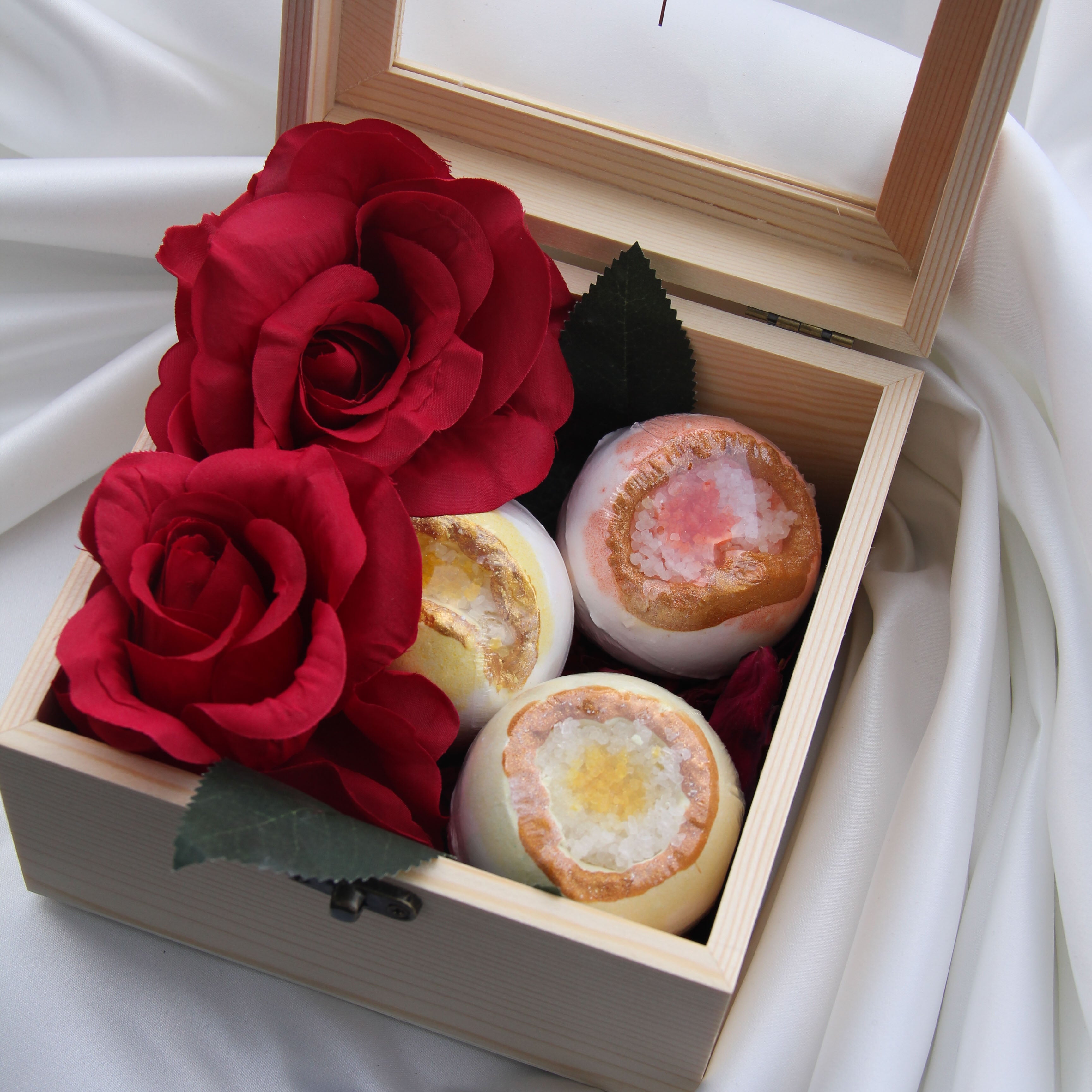 RECHARGE Bath Bomb Rose Gift Set