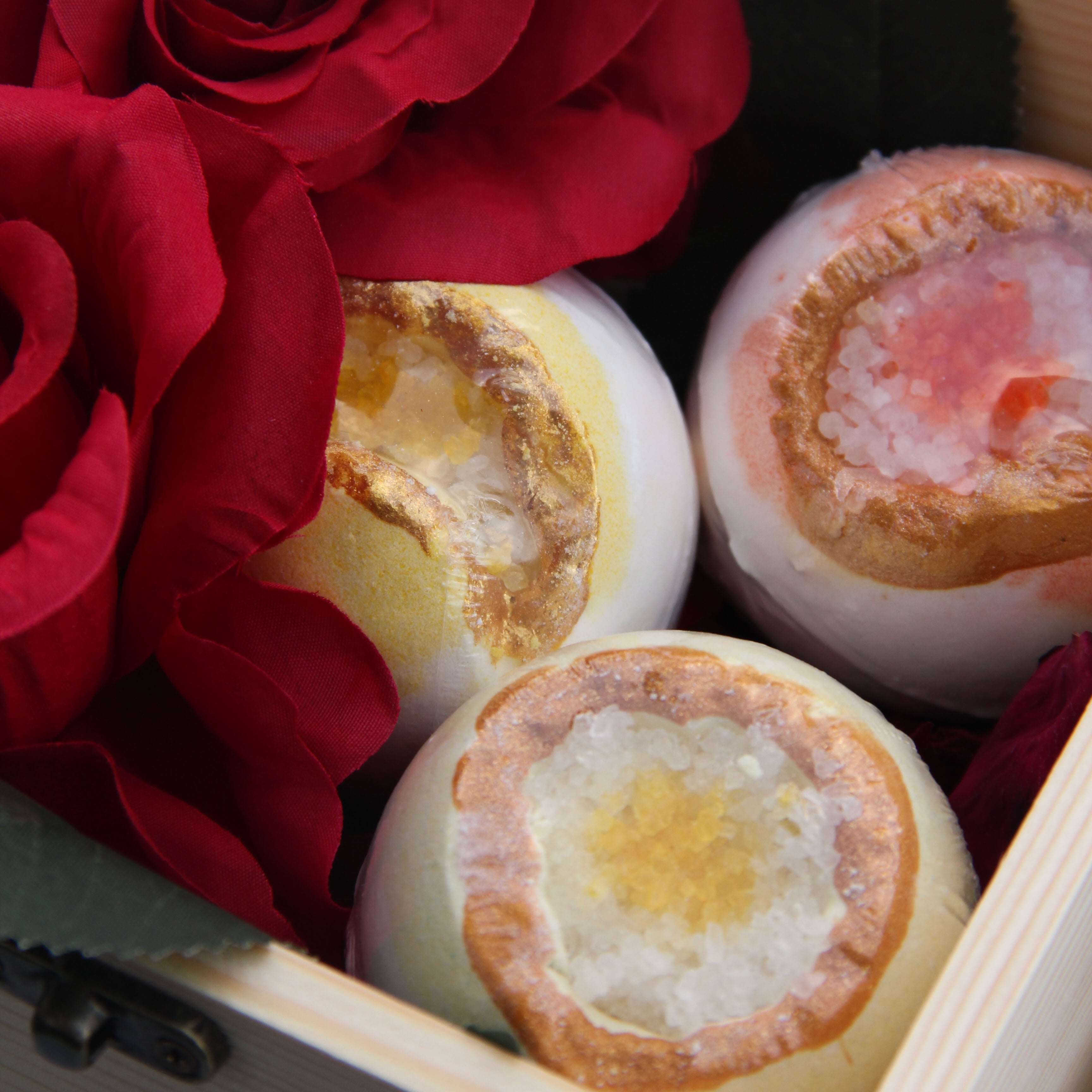 RECHARGE Bath Bomb Rose Gift Set