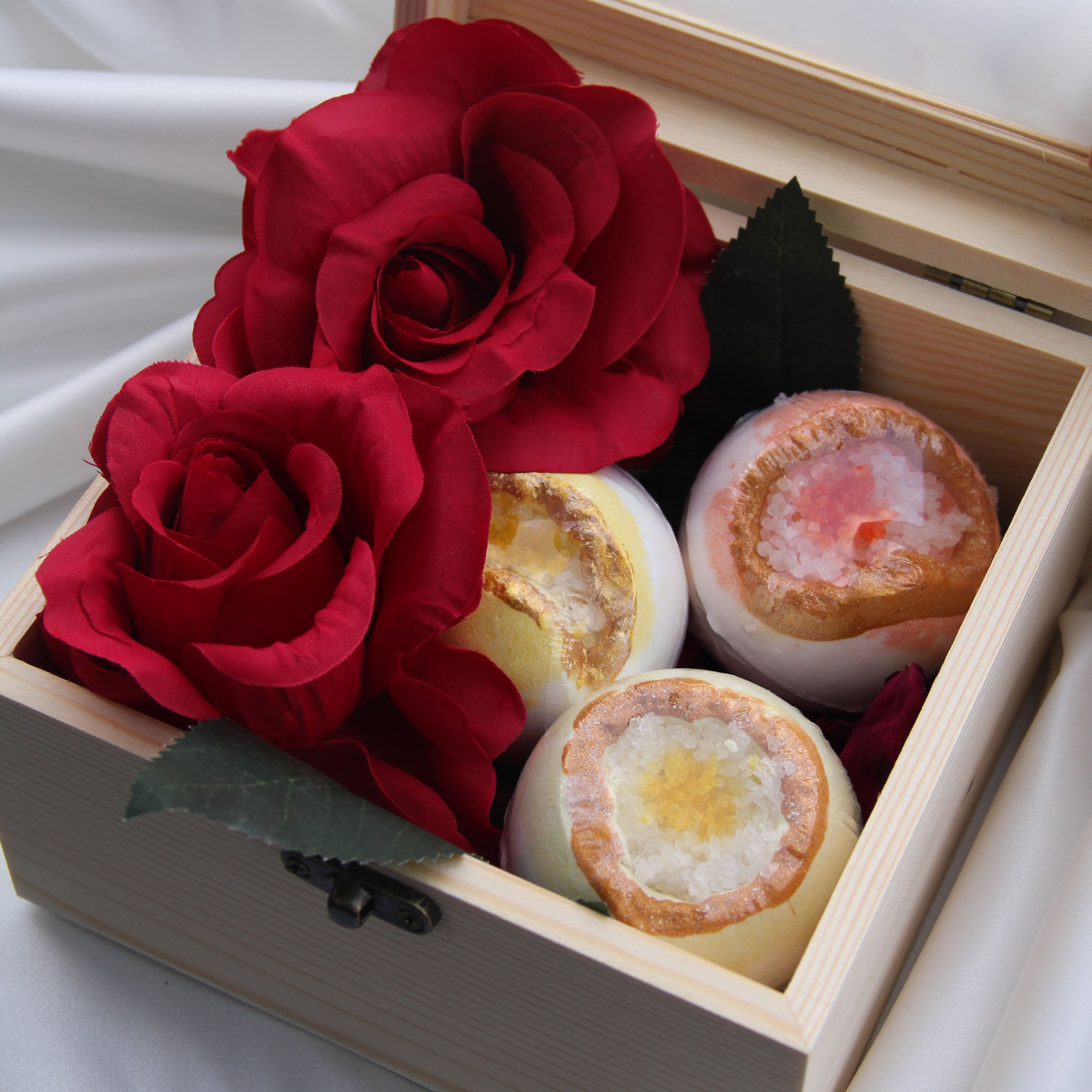 RECHARGE Bath Bomb Rose Gift Set