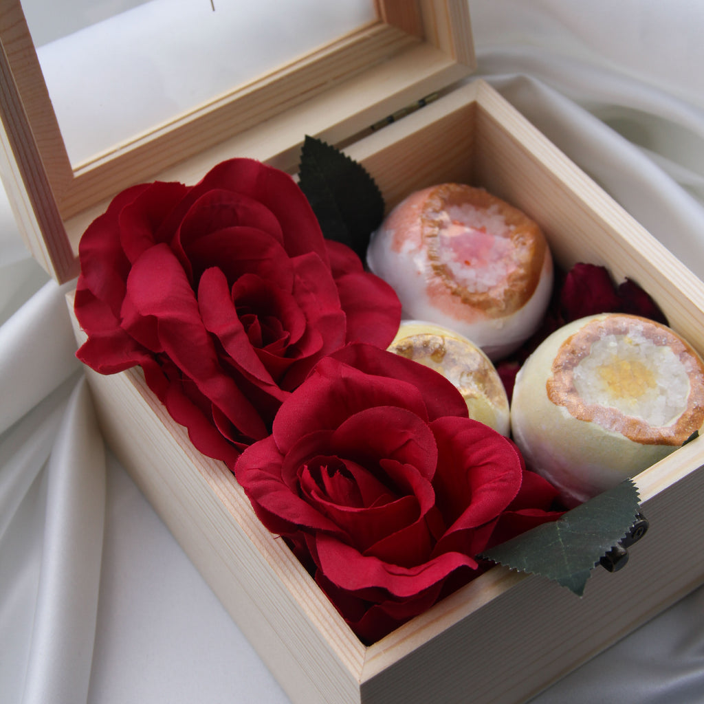 RECHARGE Bath Bomb Rose Gift Set