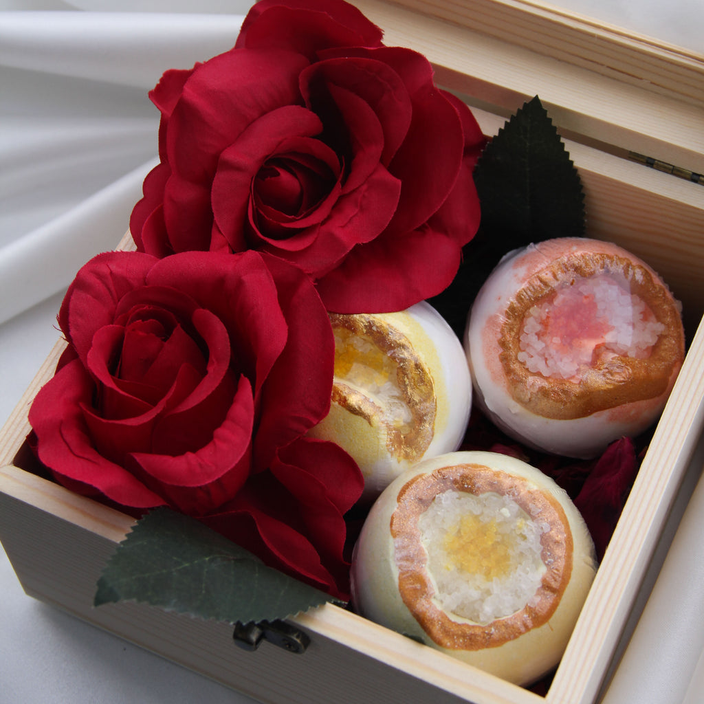RECHARGE Bath Bomb Rose Gift Set