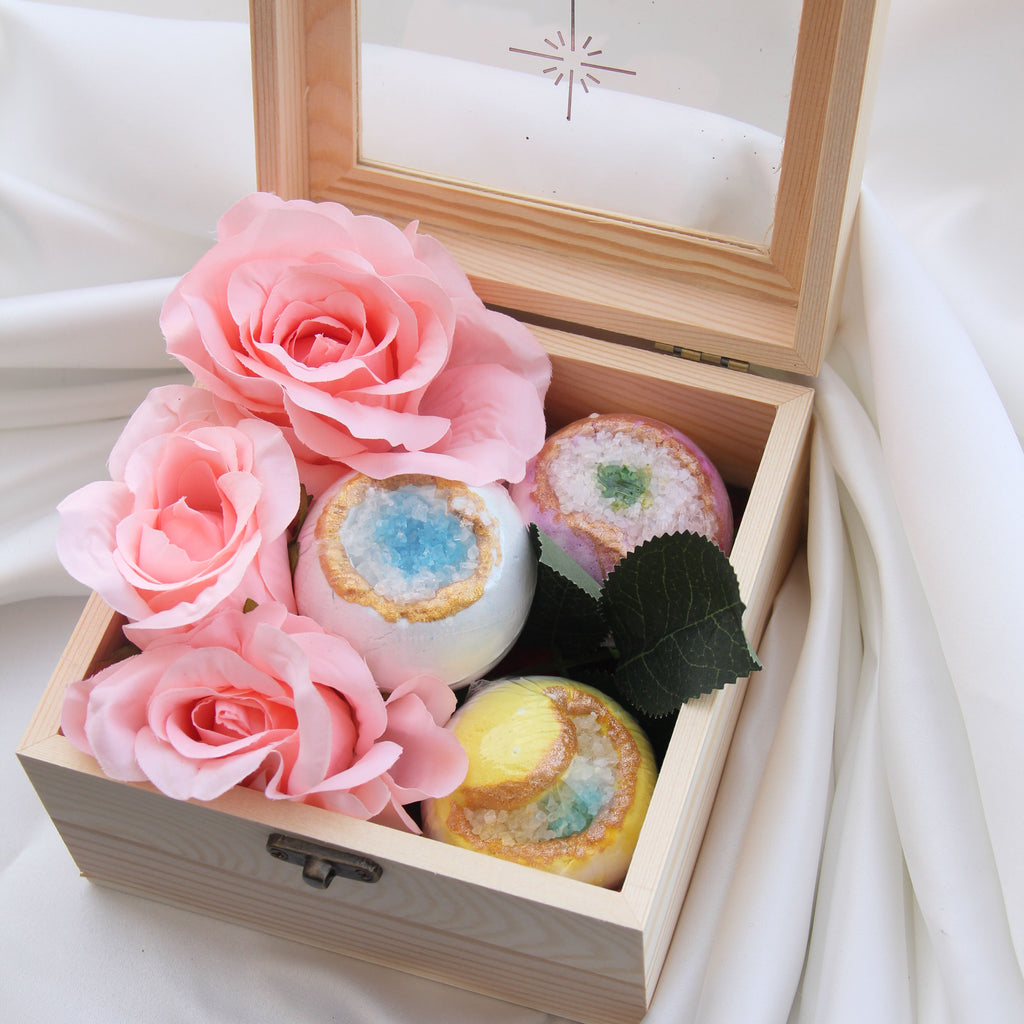 UNWINDING Bath Bomb Rose Gift Set