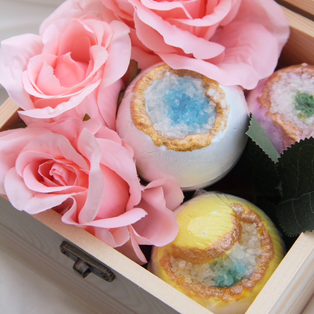 UNWINDING Bath Bomb Rose Gift Set