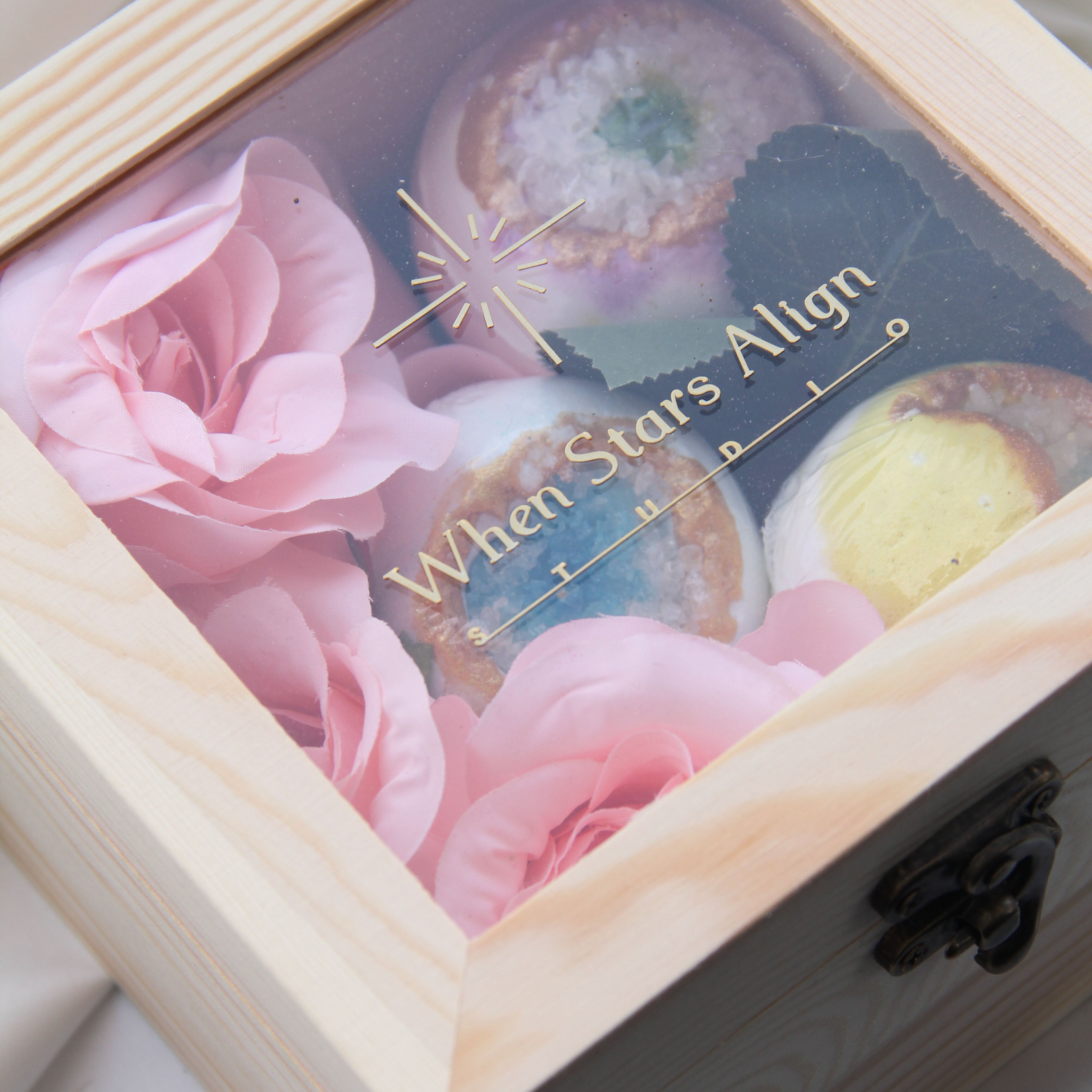 UNWINDING Bath Bomb Rose Gift Set